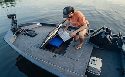 Crestliner 189 XFC Silver exterior