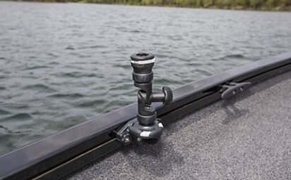 Crestliner 189 XFC White exterior