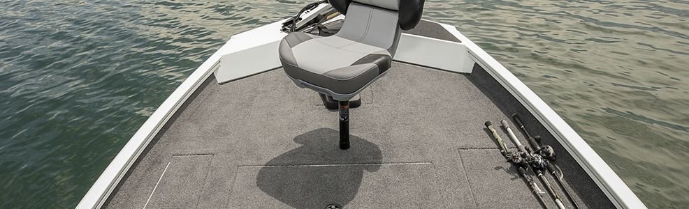 Crestliner 189 XFC White exterior