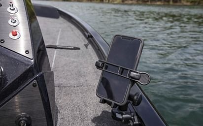 Crestliner 189 XFC White exterior