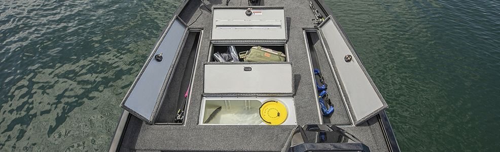 Crestliner 189 XFC White exterior