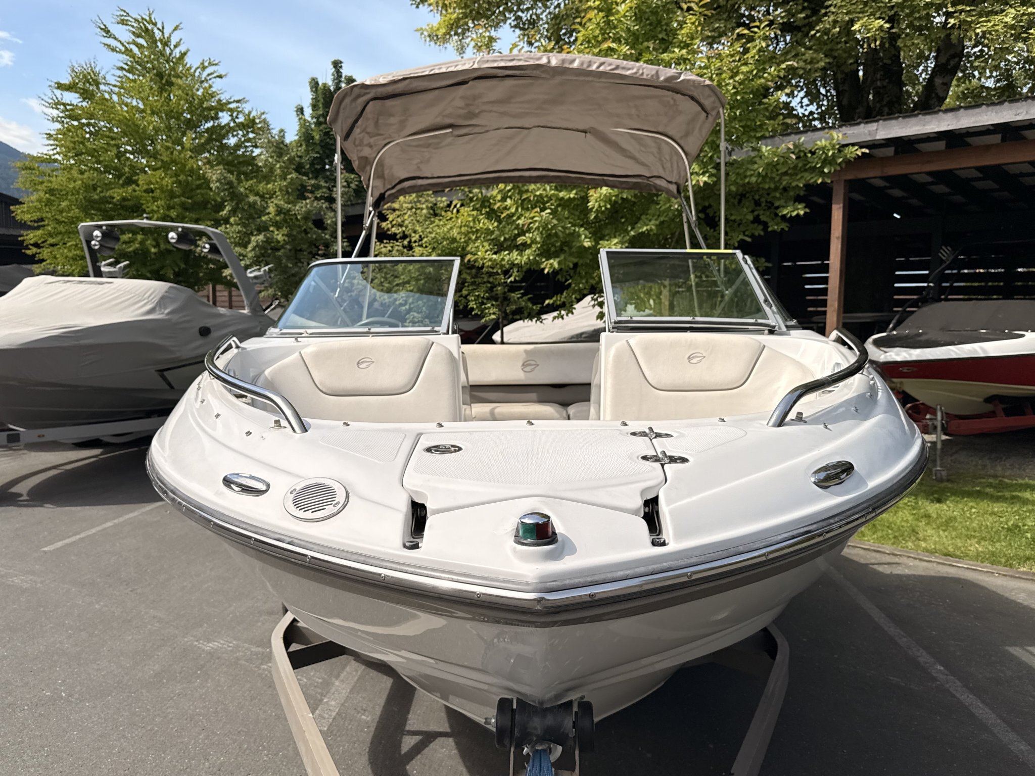 2006 CROWNLINE 210BR