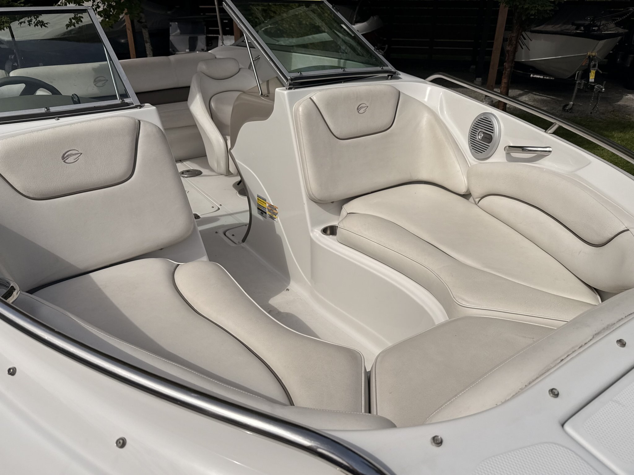 2006 CROWNLINE 210BR