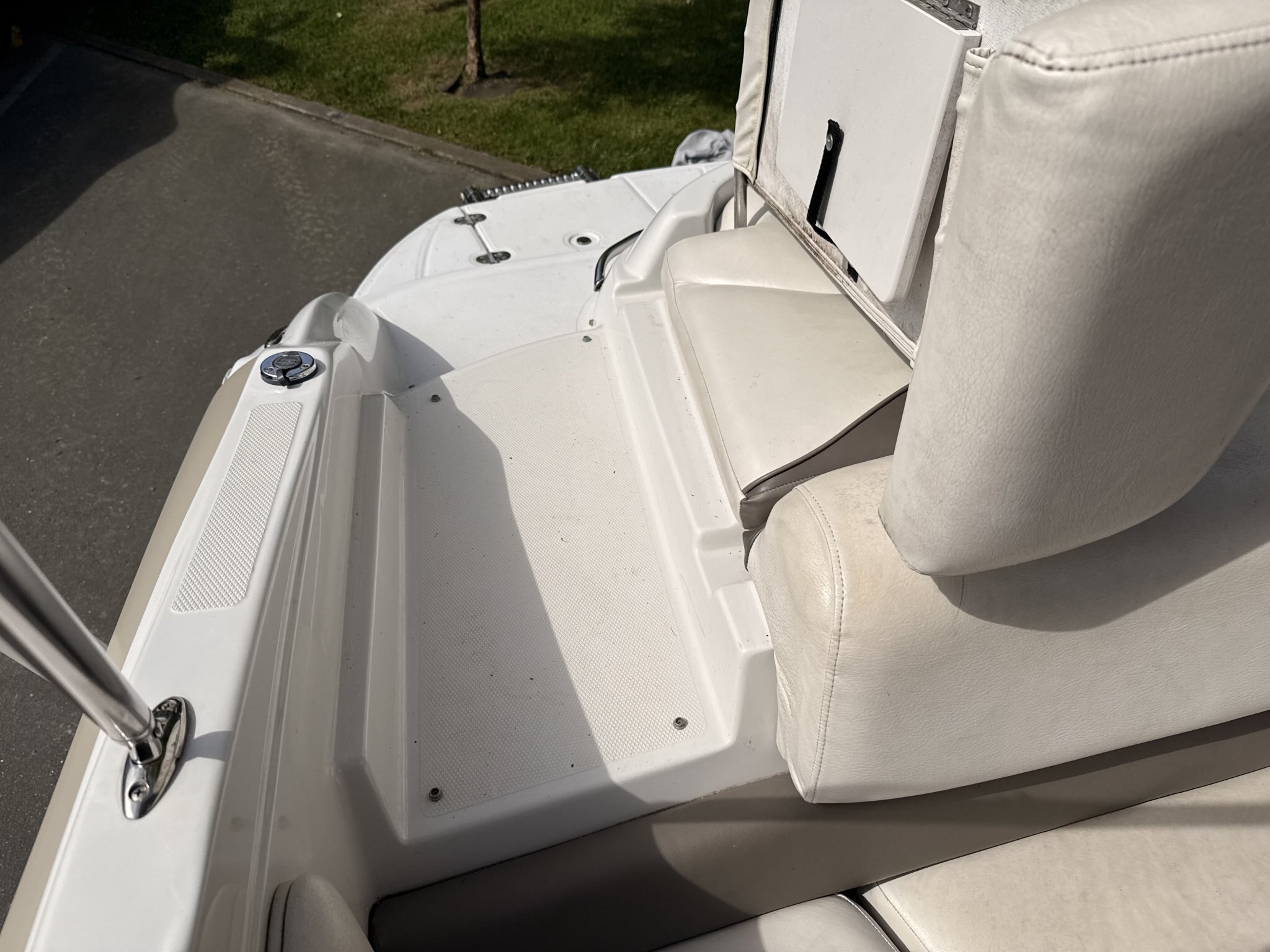2006 CROWNLINE 210BR