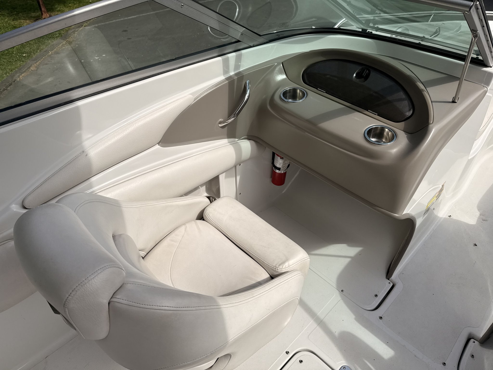 2006 CROWNLINE 210BR