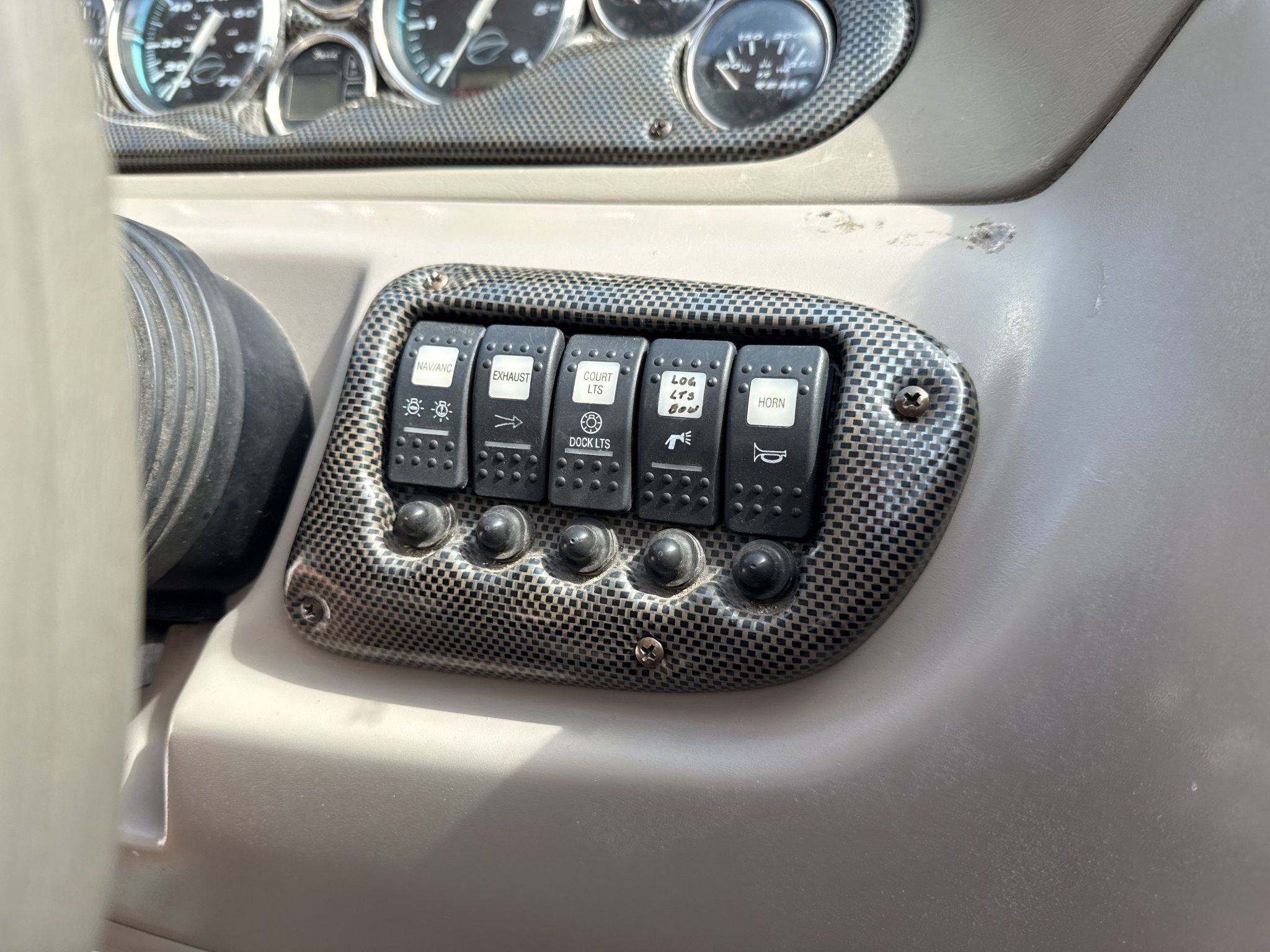 2006 CROWNLINE 210BR