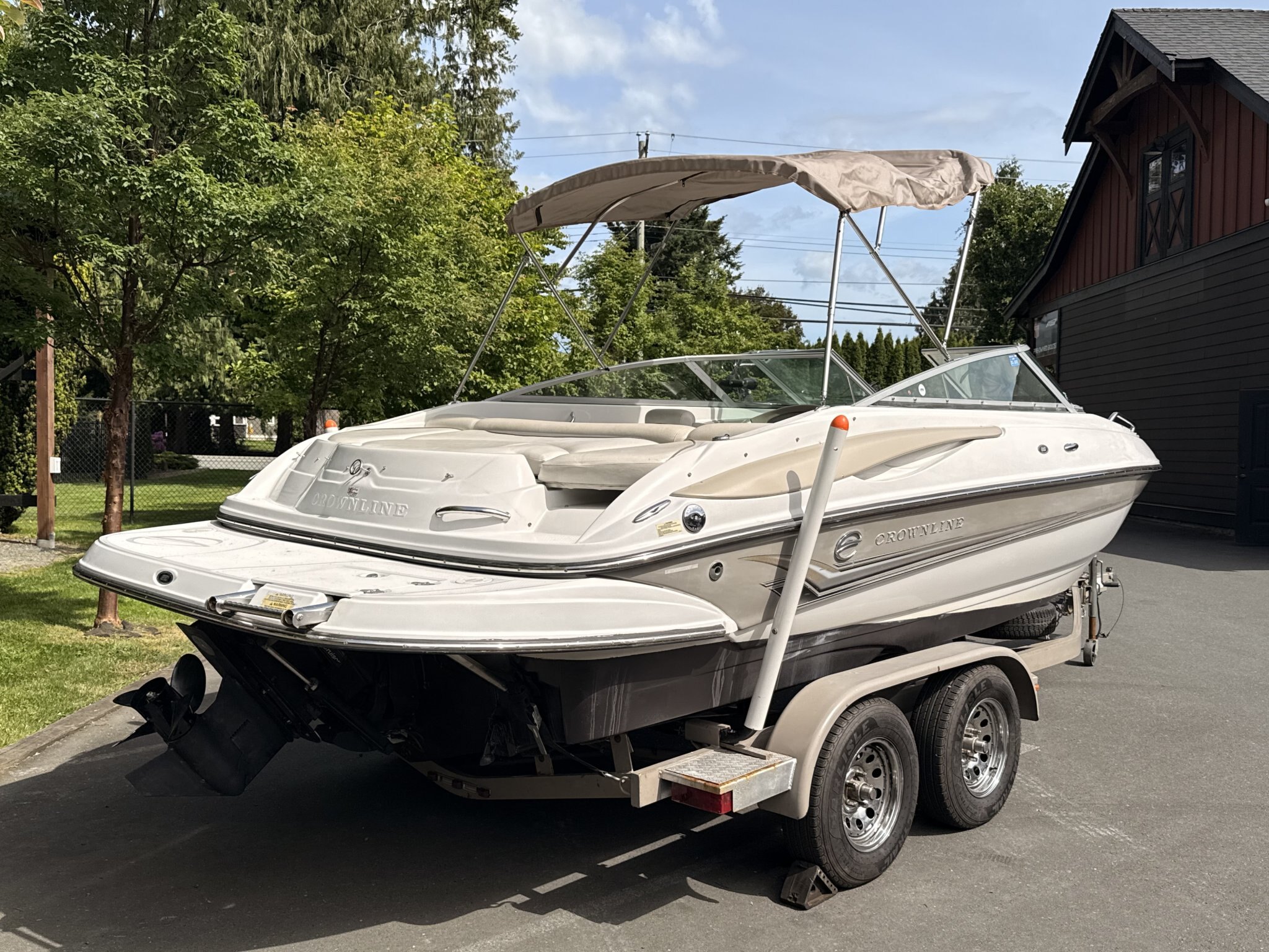 2006 CROWNLINE 210BR