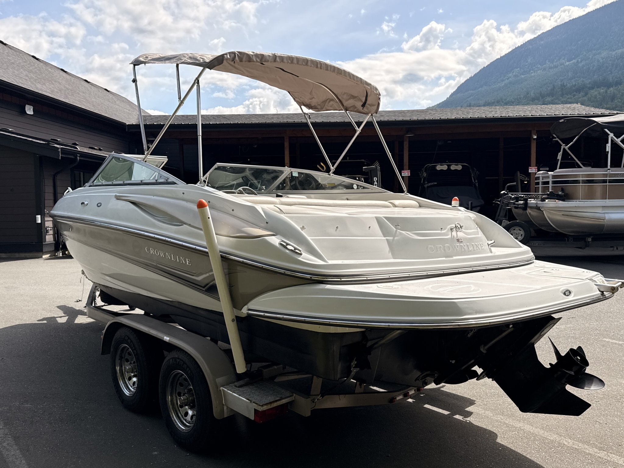 2006 CROWNLINE 210BR