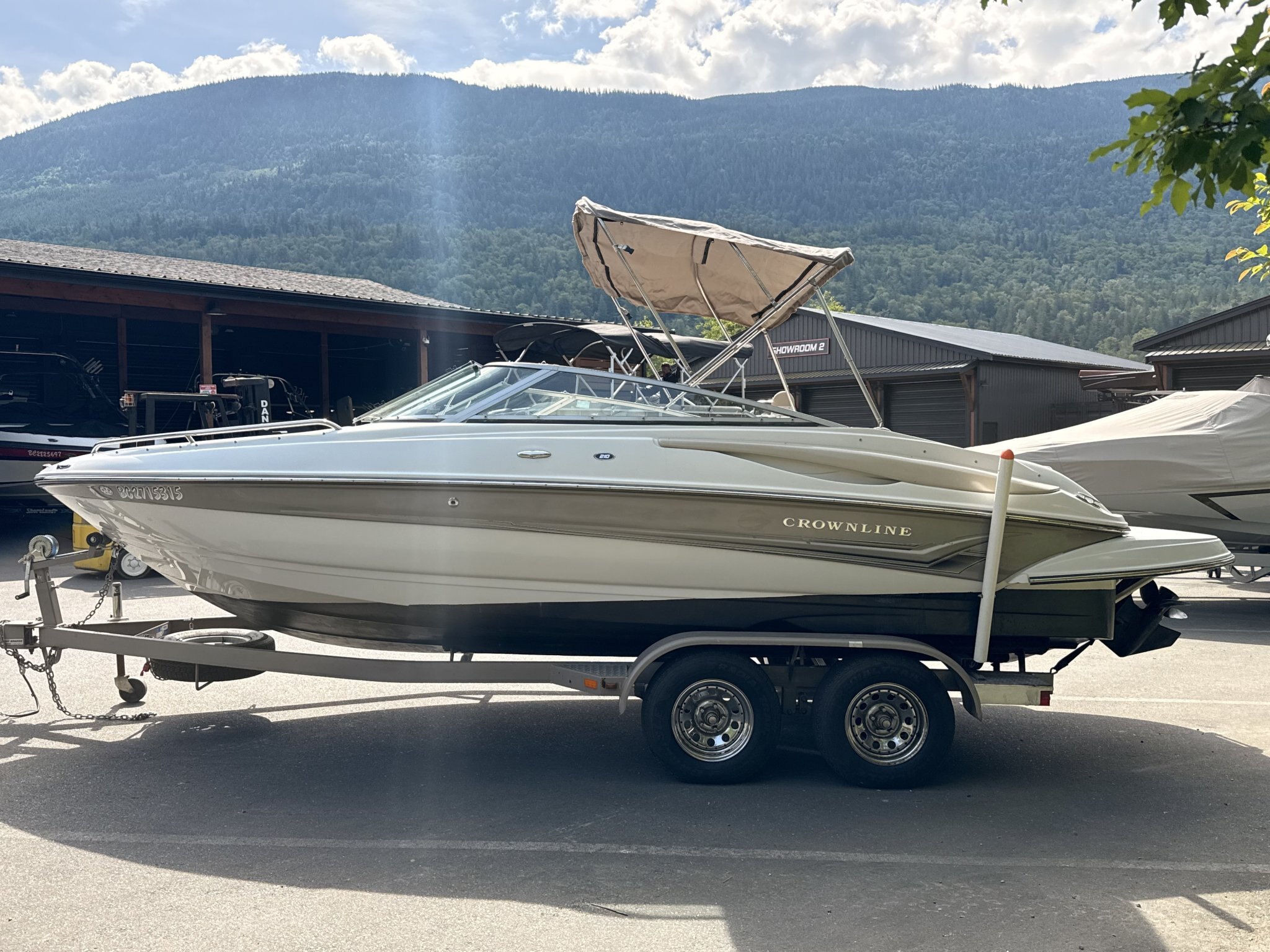 2006 CROWNLINE 210BR