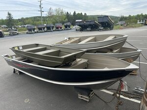 Starcraft Voyager Seafarer 16 Boat with Split Rear Bench
