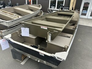 Starcraft Voyager Seafarer 16 Boat with Split Rear Bench