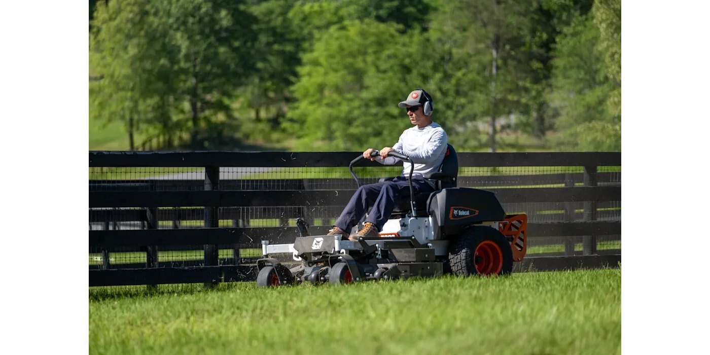 Bobcat ZT2000 42 Deck Zero Turn Mower