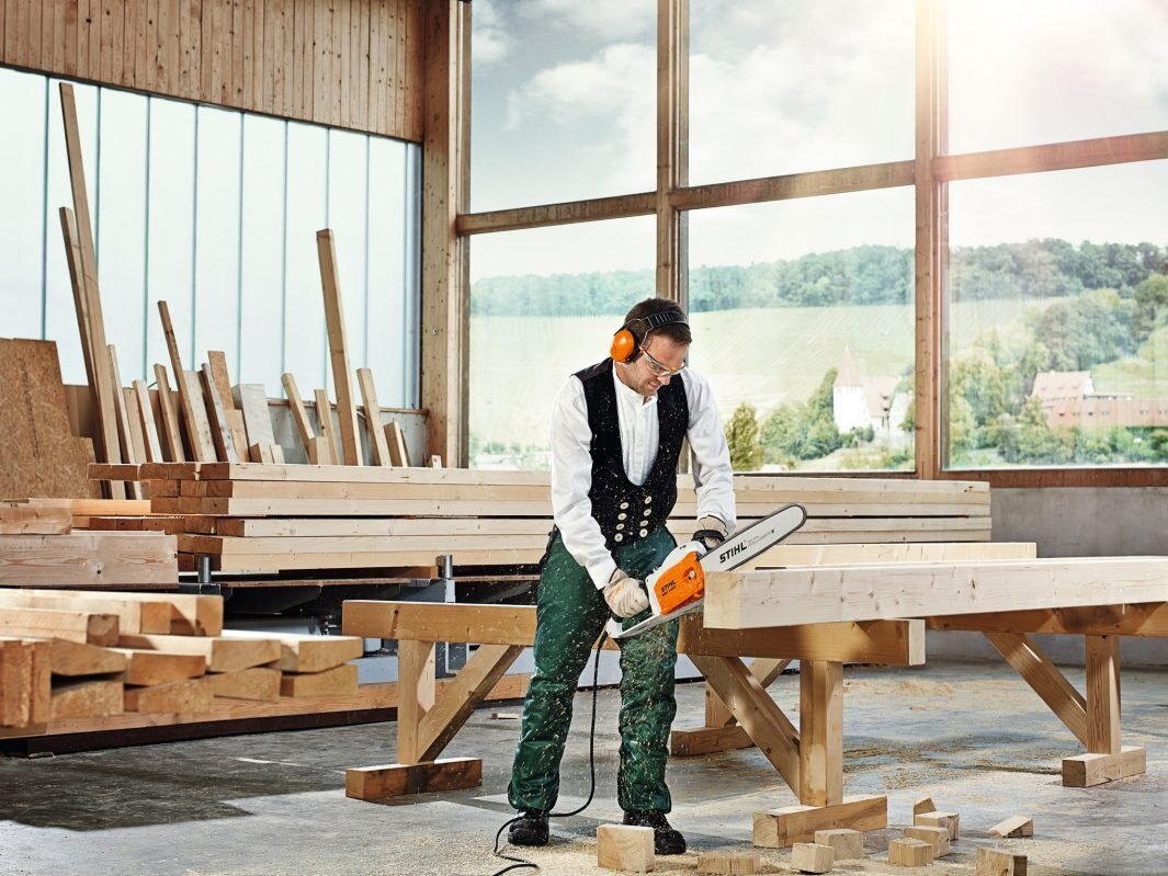 STIHL MSE 250 C Q CHAIN SAW 18 12102000015