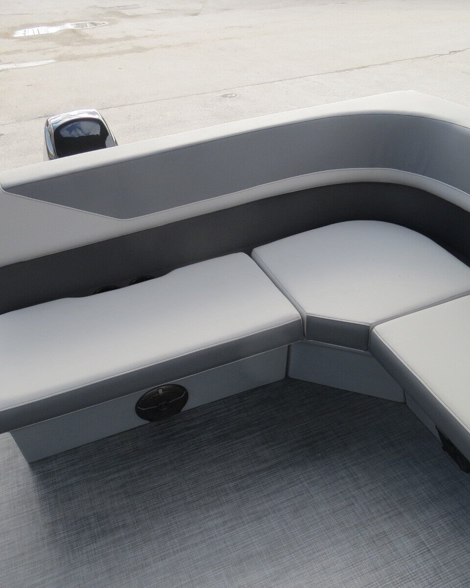 2025 Lowe Boats LS 210