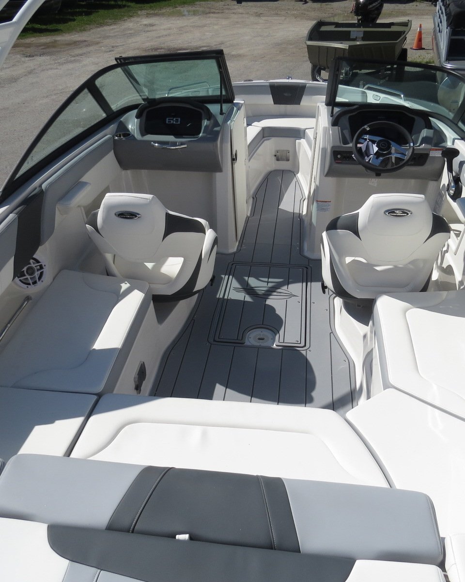 2025 Chaparral 23 SSI