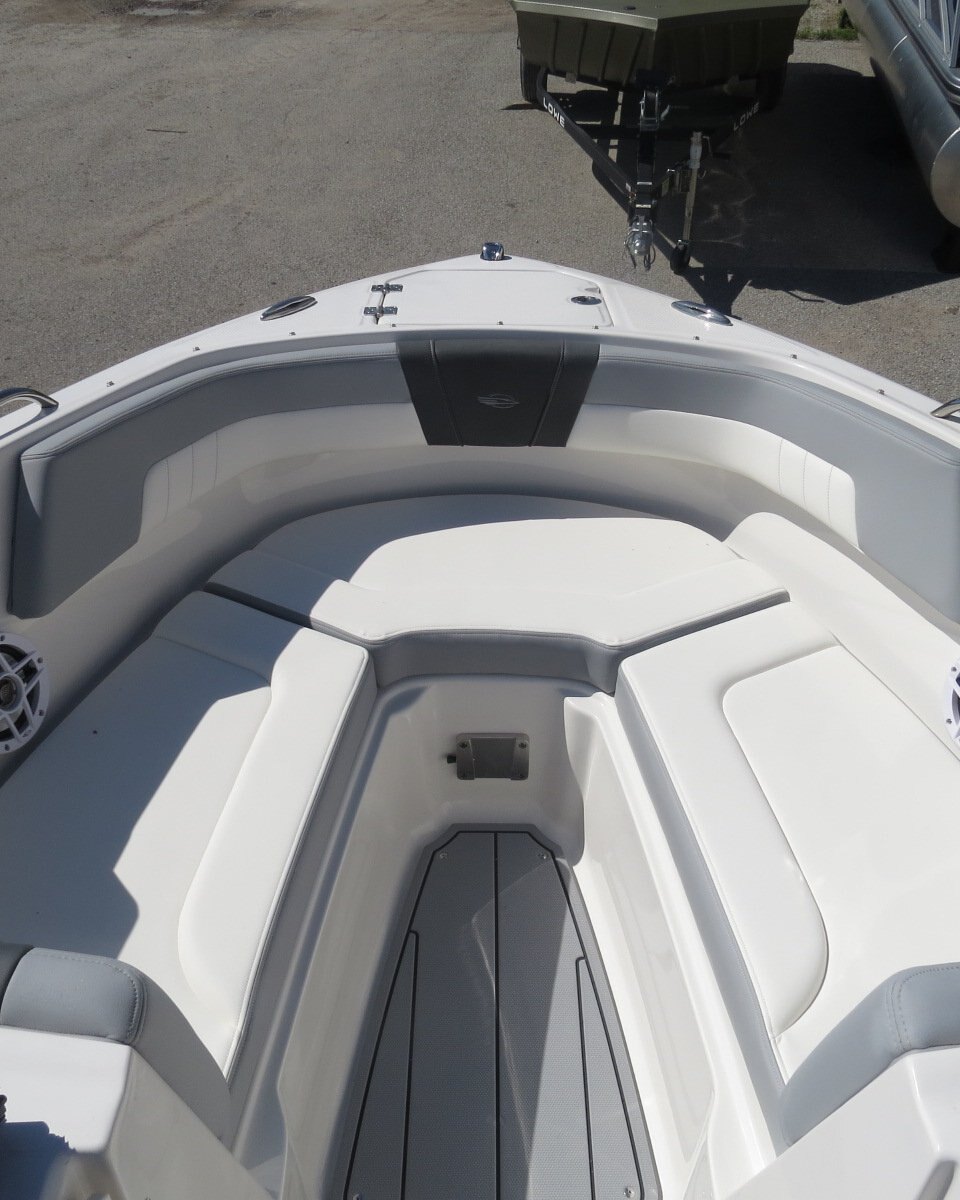 2025 Chaparral 23 SSI