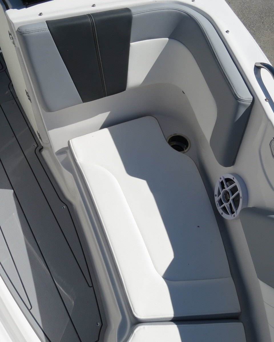 2025 Chaparral 23 SSI