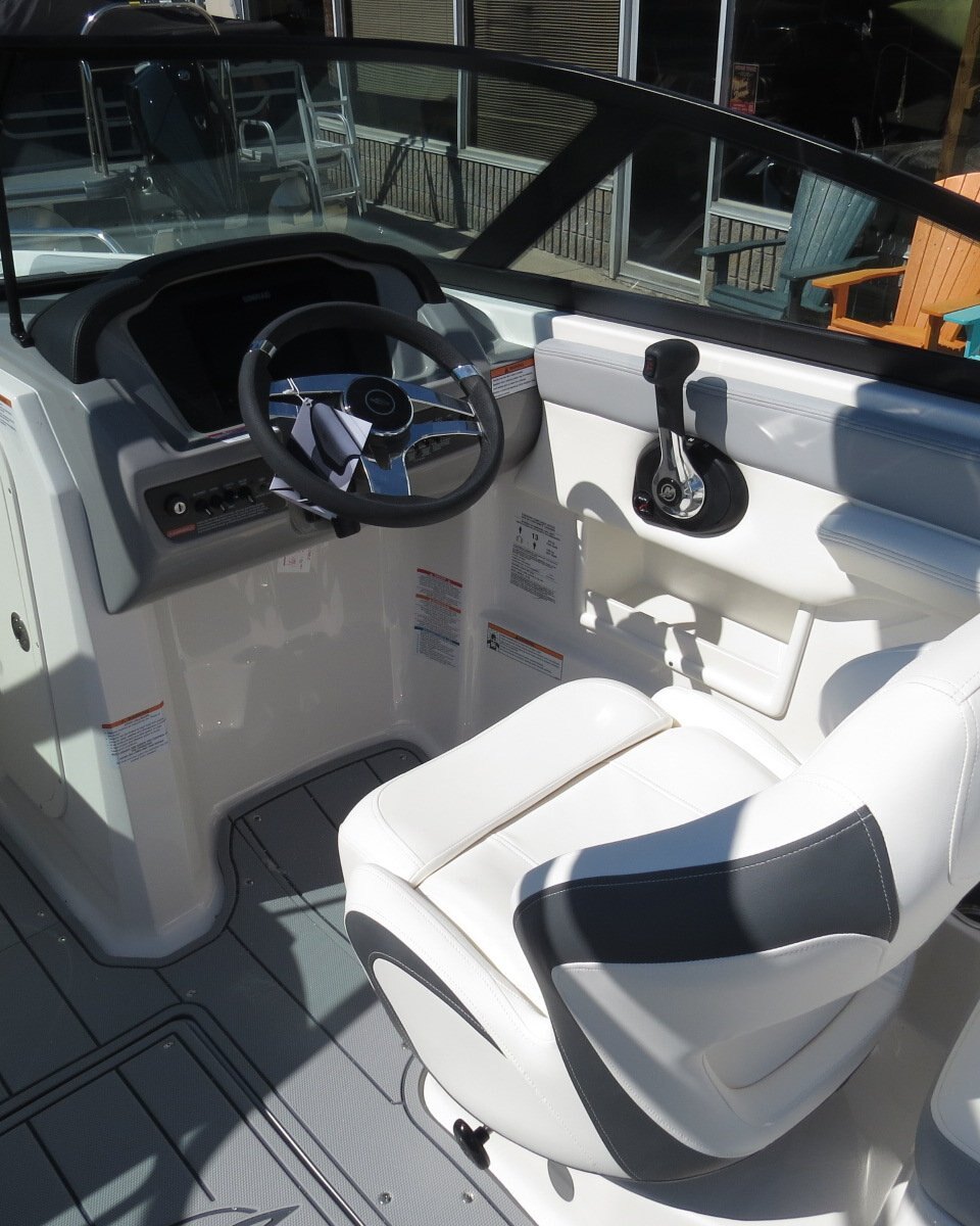 2025 Chaparral 23 SSI