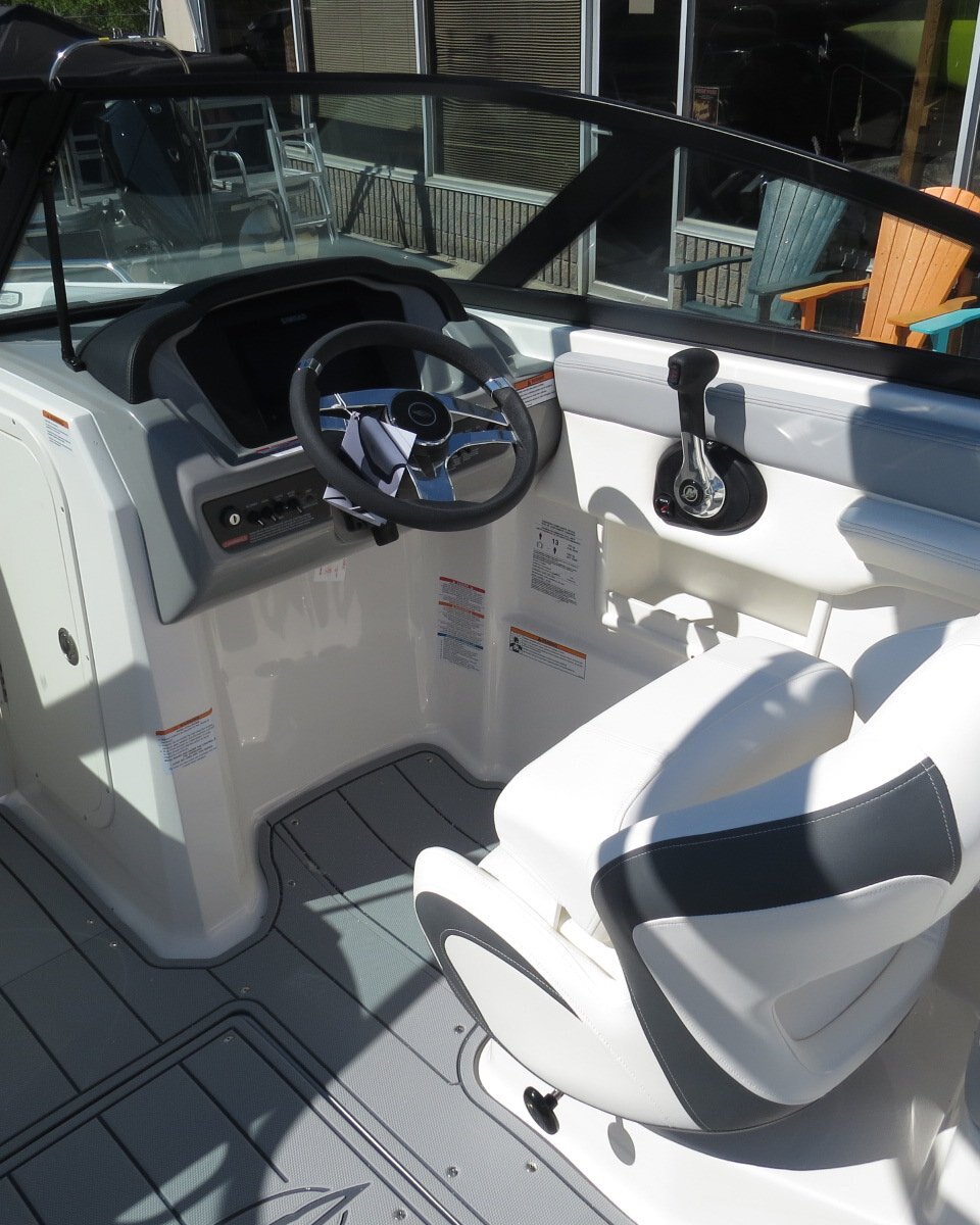 2025 Chaparral 23 SSI