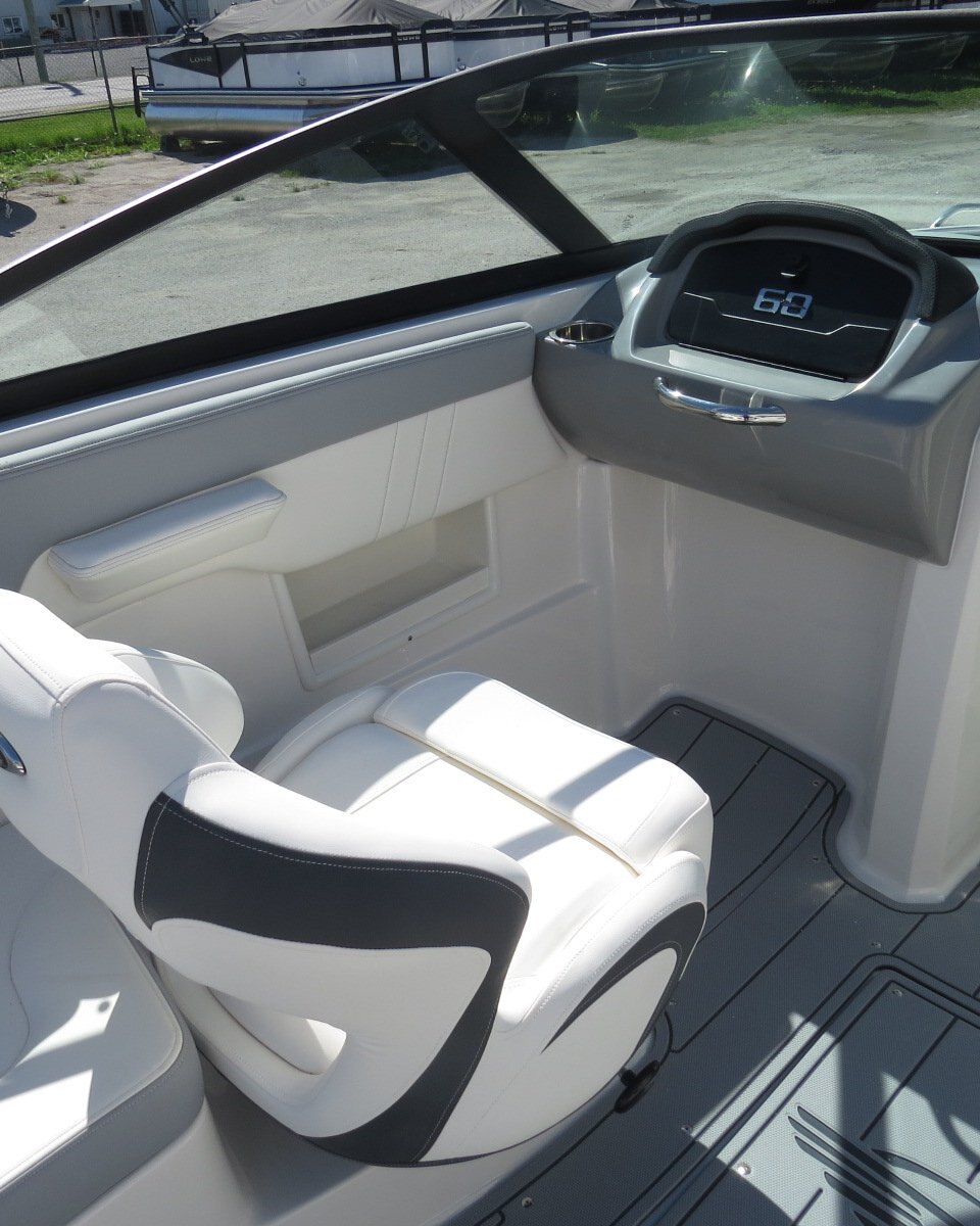 2025 Chaparral 23 SSI