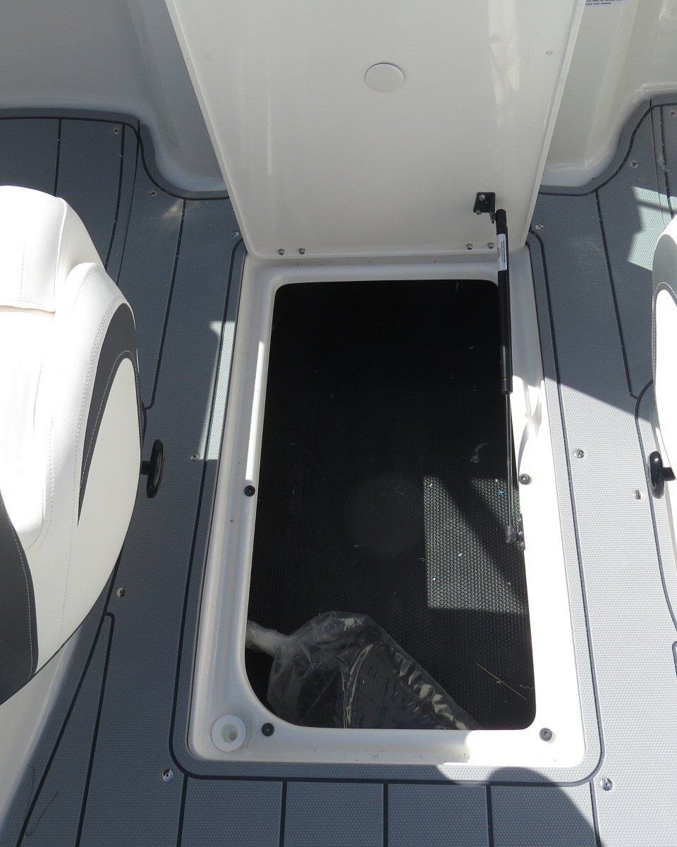 2025 Chaparral 23 SSI