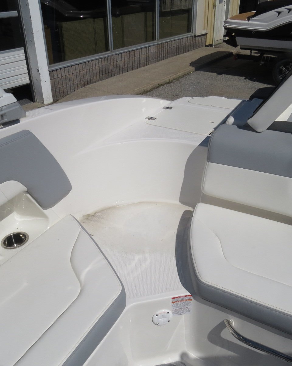 2025 Chaparral 23 SSI