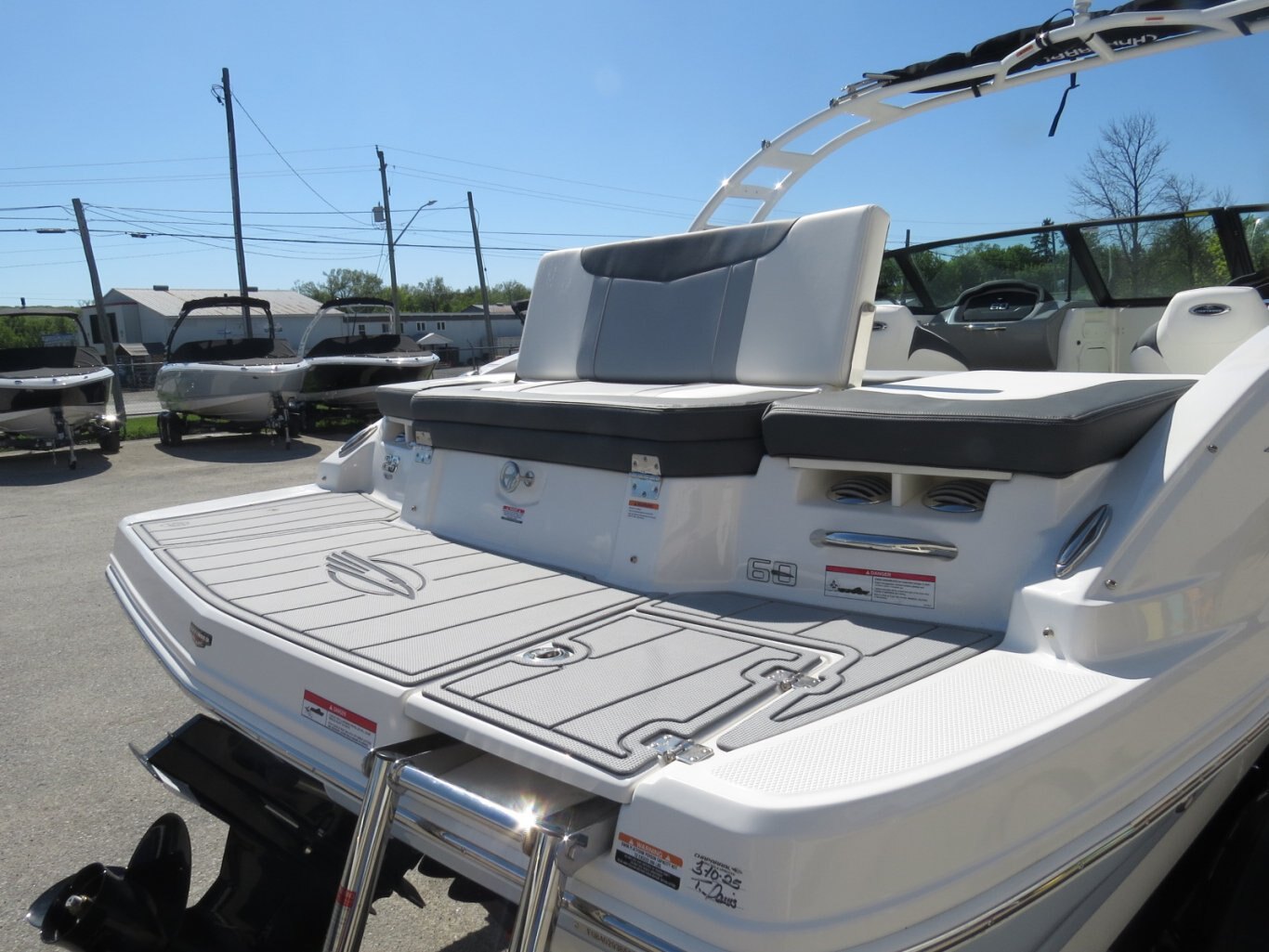 2025 Chaparral 23 SSI