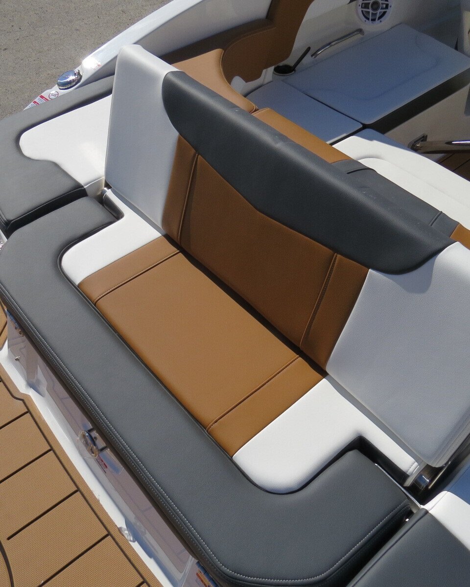 2025 Chaparral 23 SSI