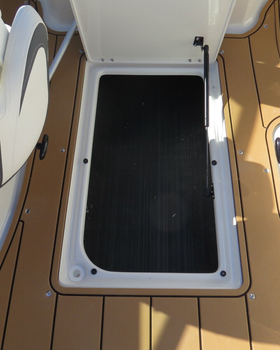 2025 Chaparral 23 SSI