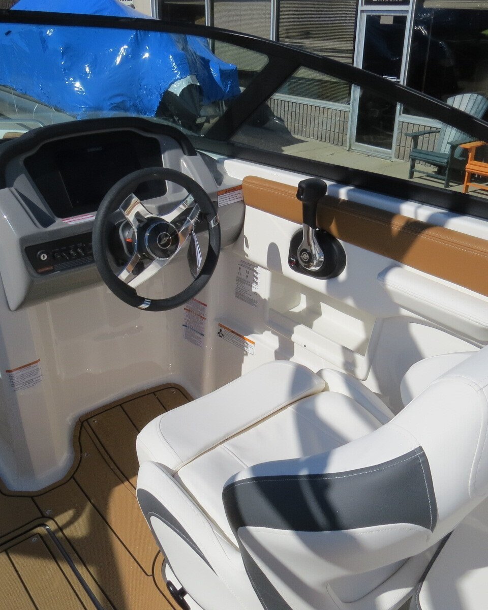 2025 Chaparral 23 SSI