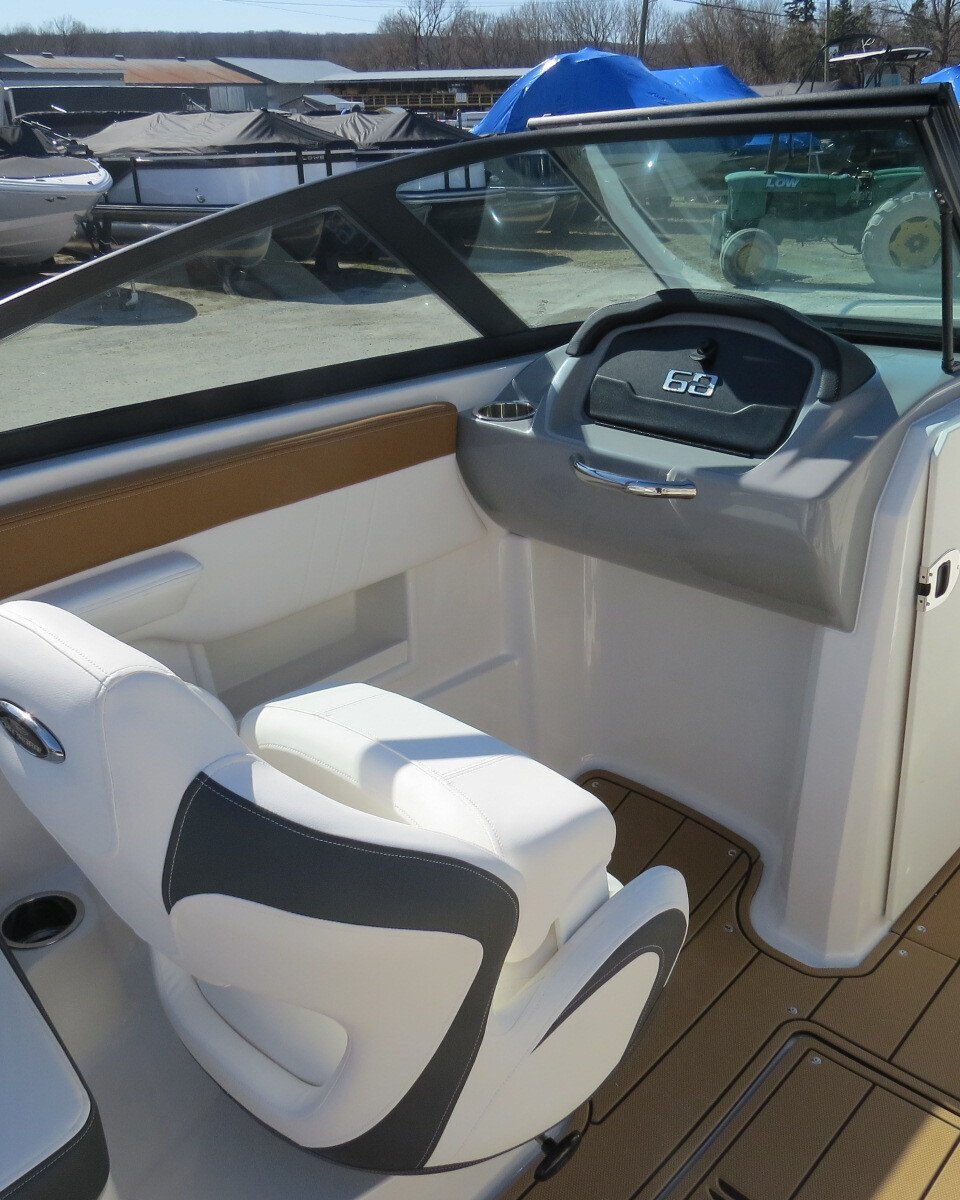 2025 Chaparral 23 SSI