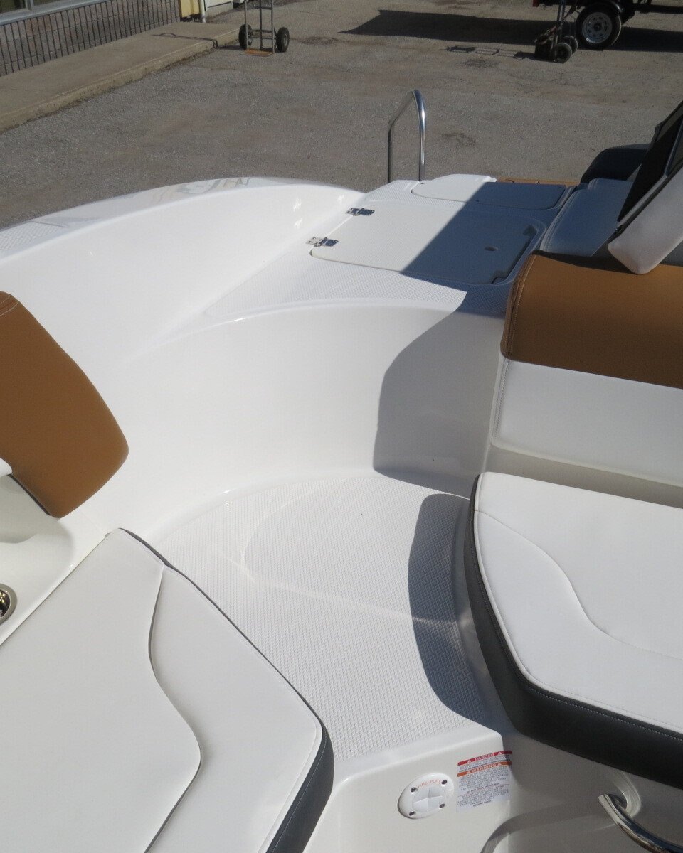 2025 Chaparral 23 SSI