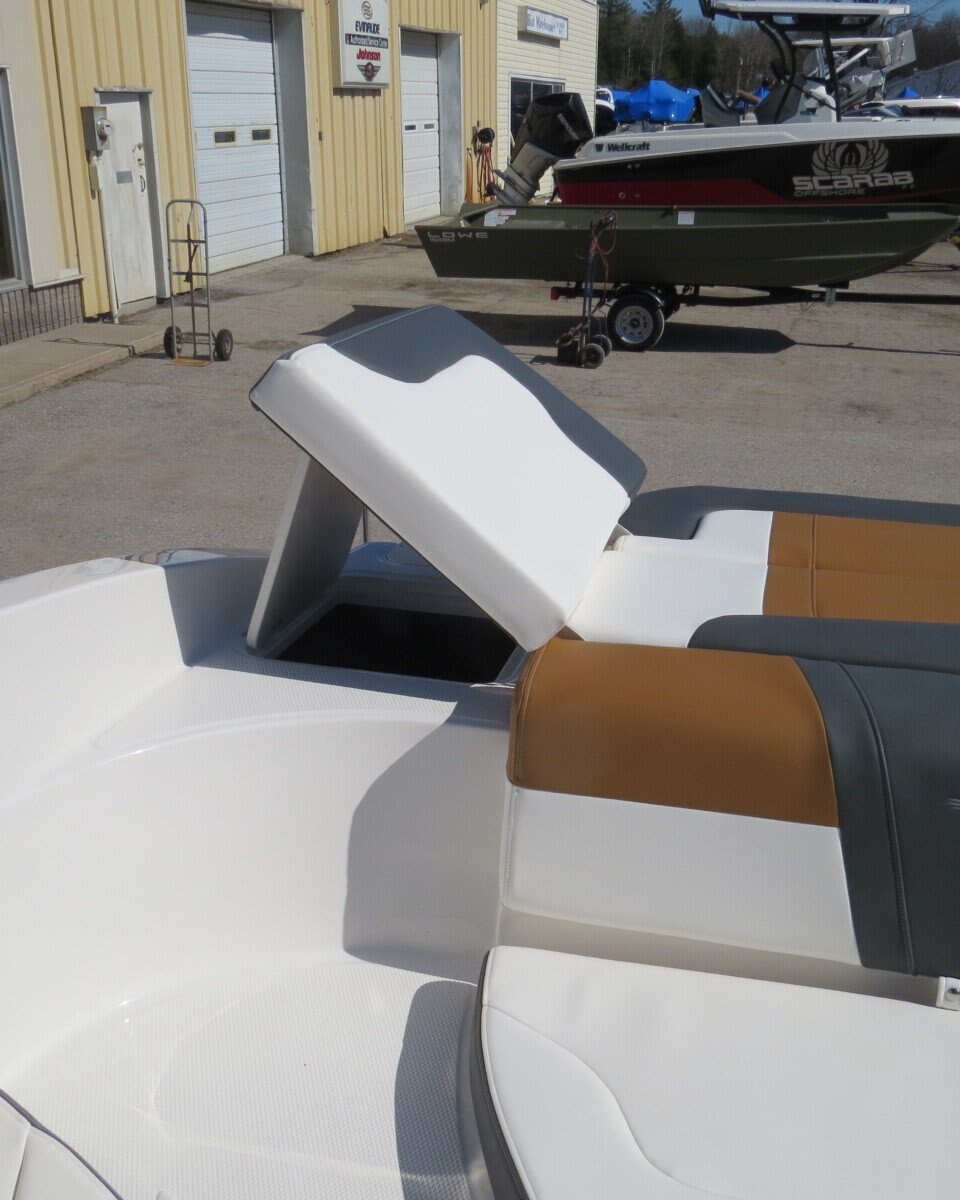 2025 Chaparral 23 SSI