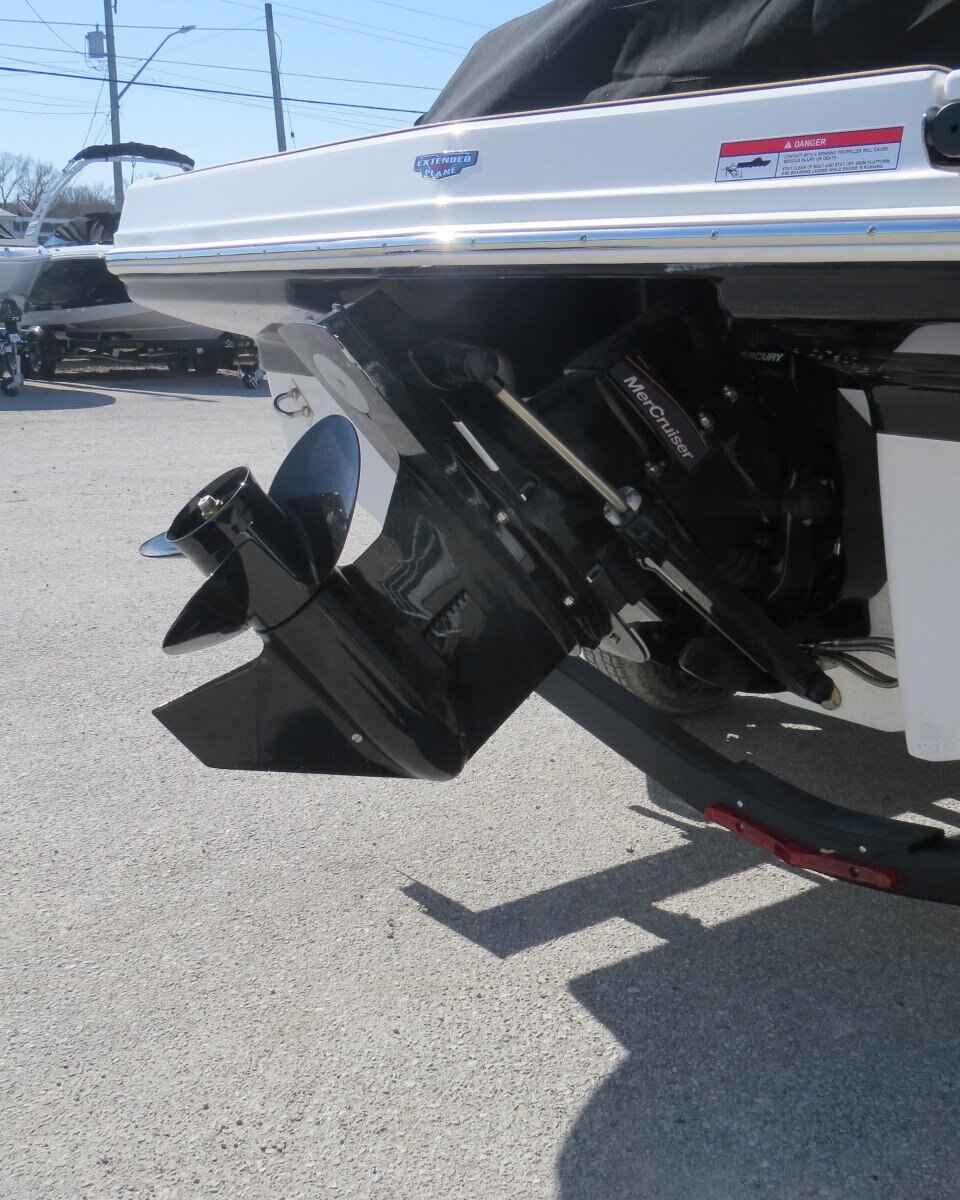 2025 Chaparral 23 SSI