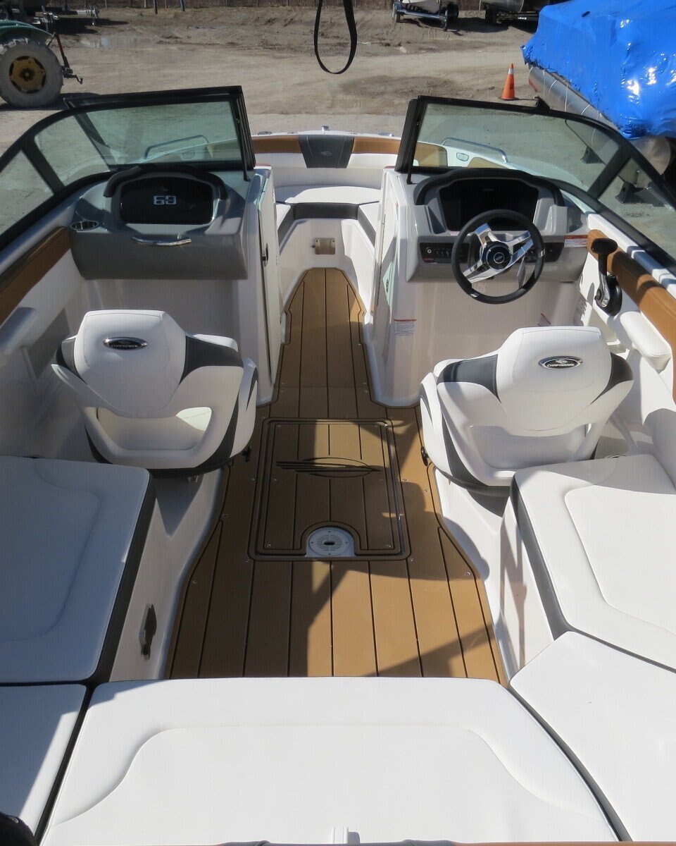 2025 Chaparral 23 SSI