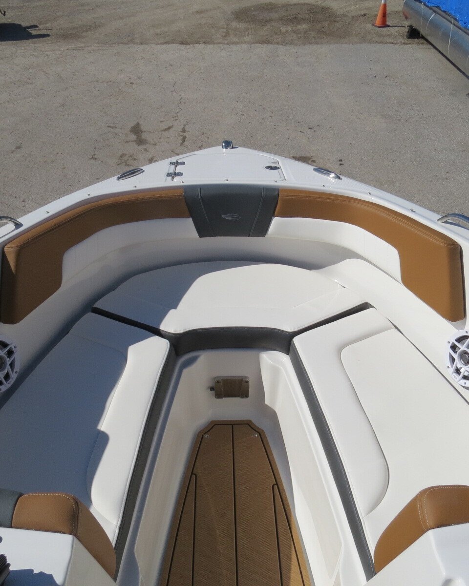 2025 Chaparral 23 SSI