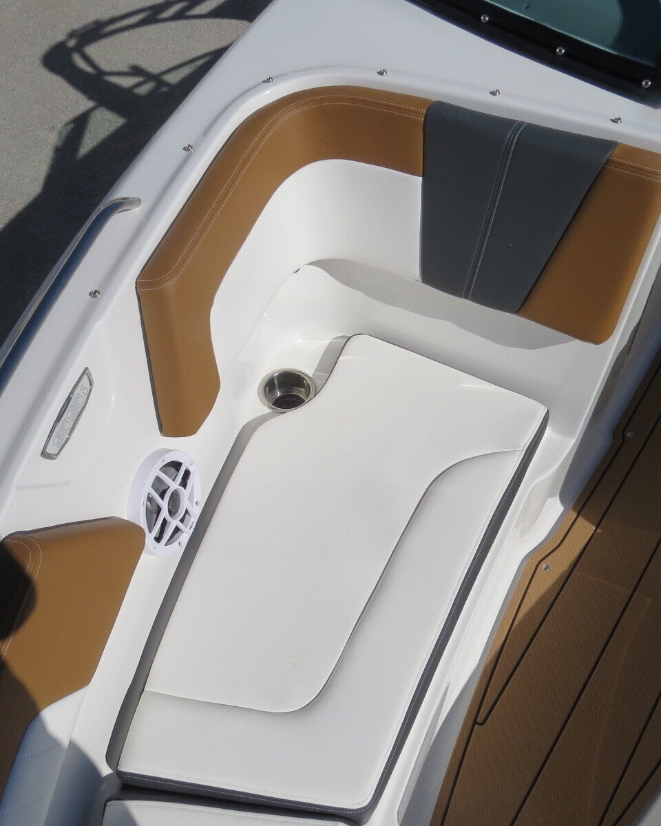 2025 Chaparral 23 SSI