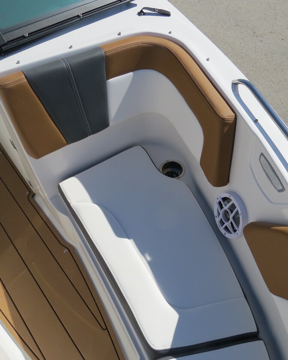 2025 Chaparral 23 SSI