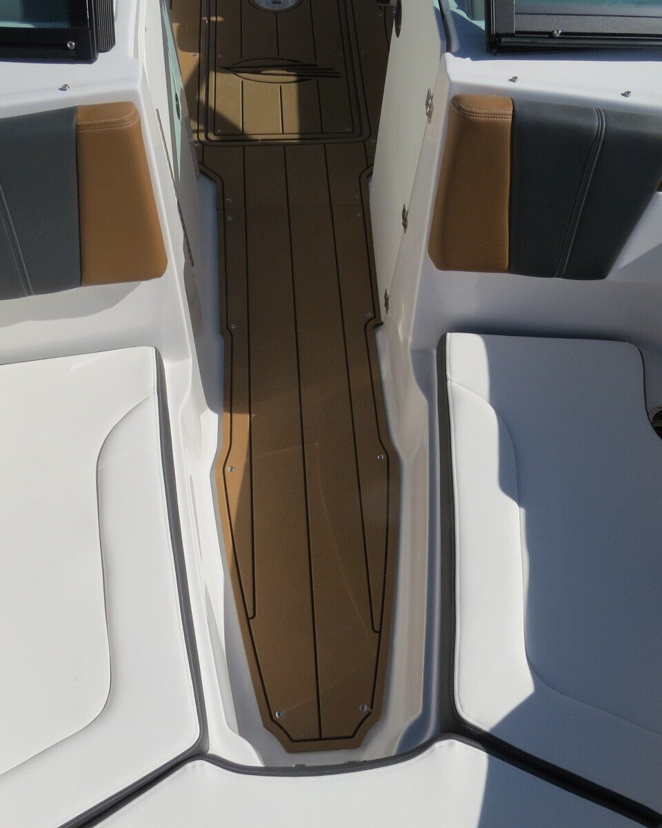 2025 Chaparral 23 SSI