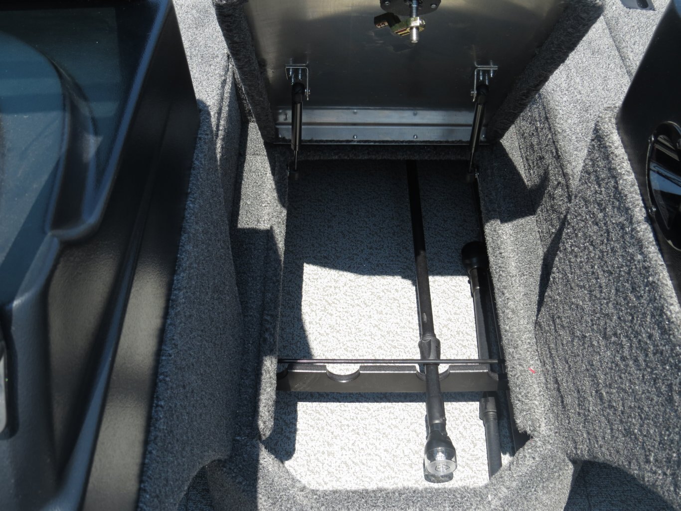 2025 LOWE BOATS FISH & SKI 1700