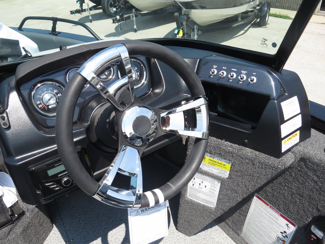 2025 LOWE BOATS FISH & SKI 1700