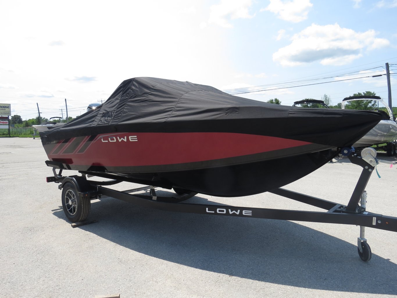 2025 LOWE BOATS FISH & SKI 1700