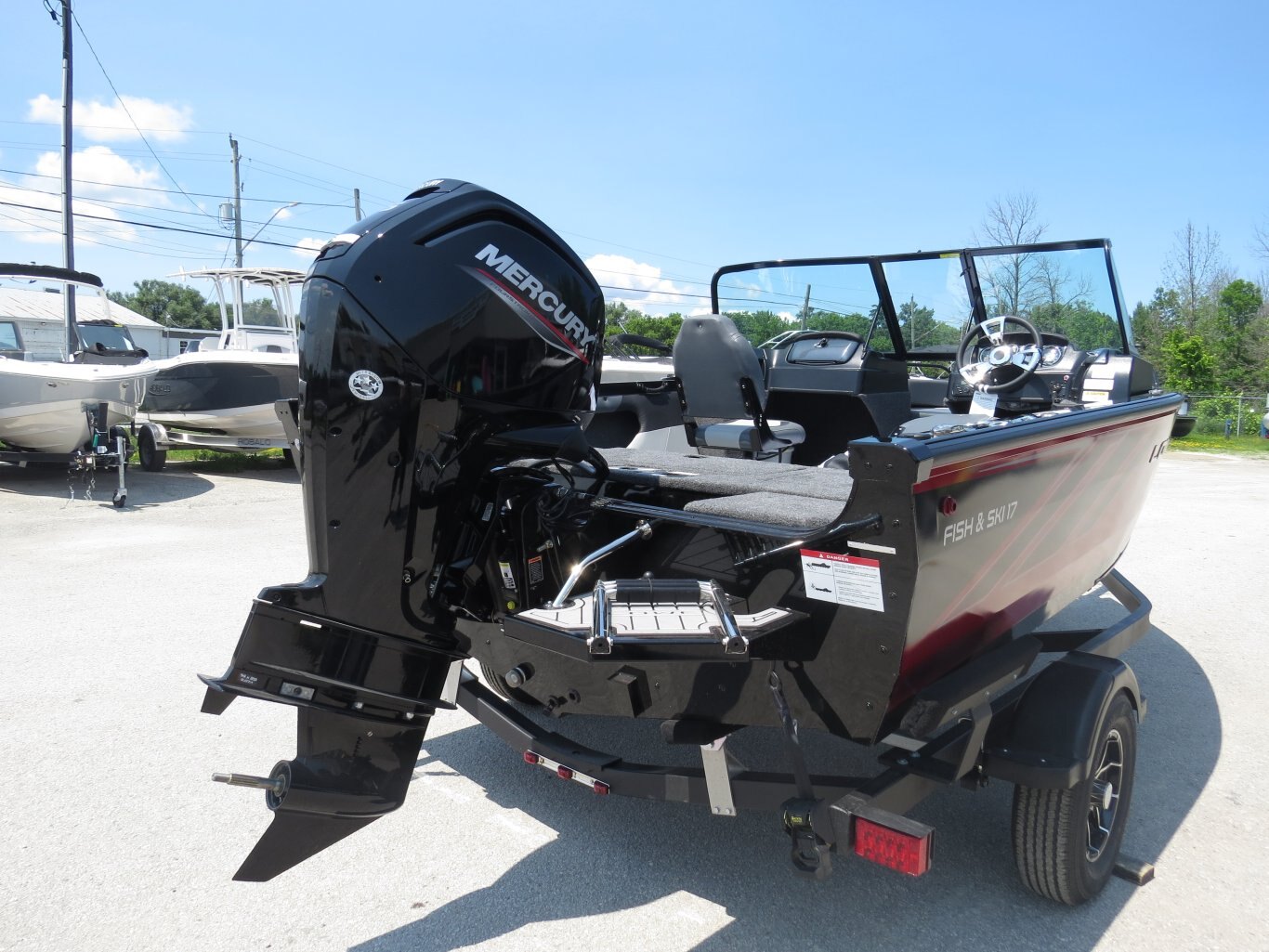 2025 LOWE BOATS FISH & SKI 1700