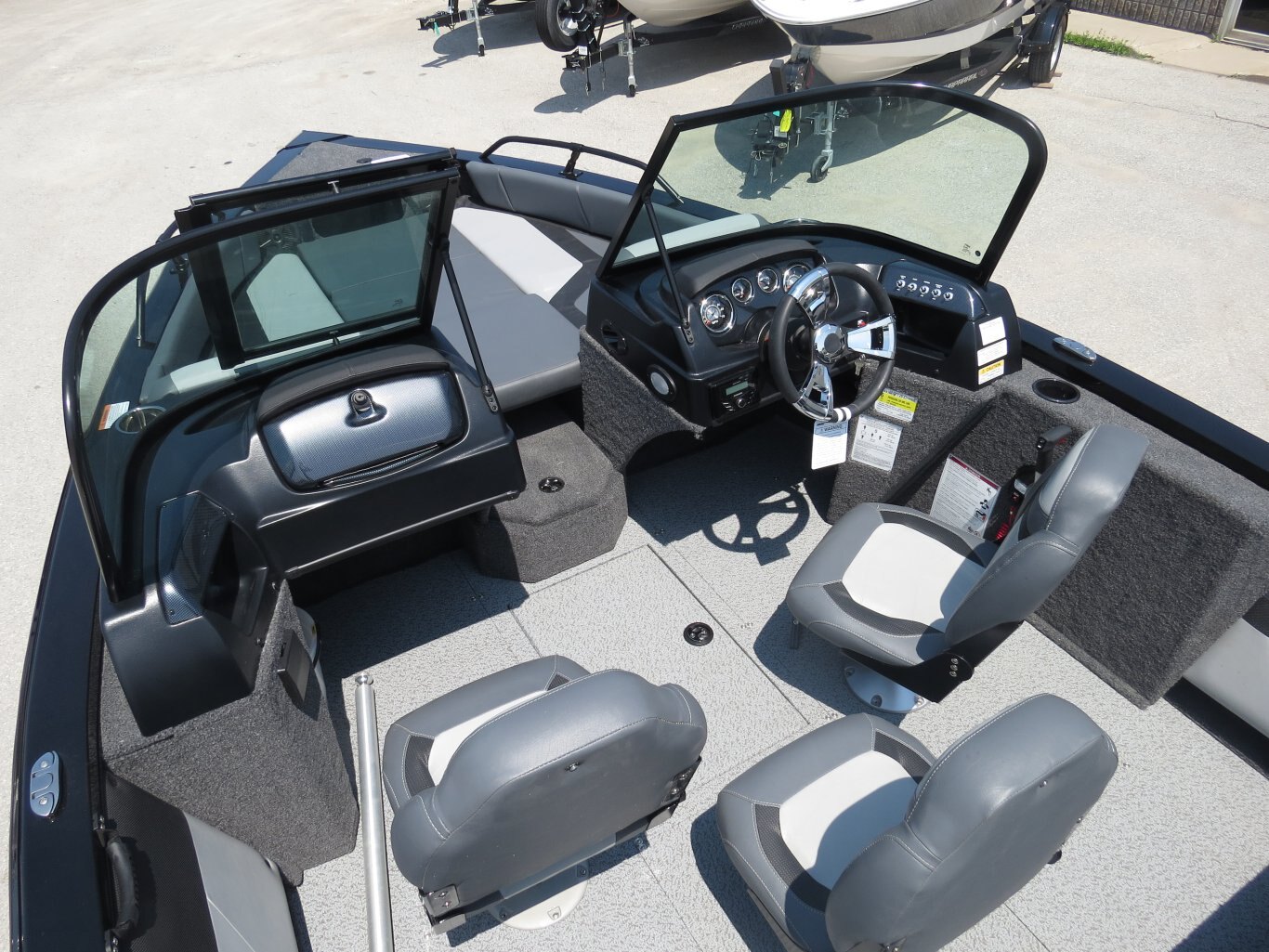 2025 LOWE BOATS FISH & SKI 1700