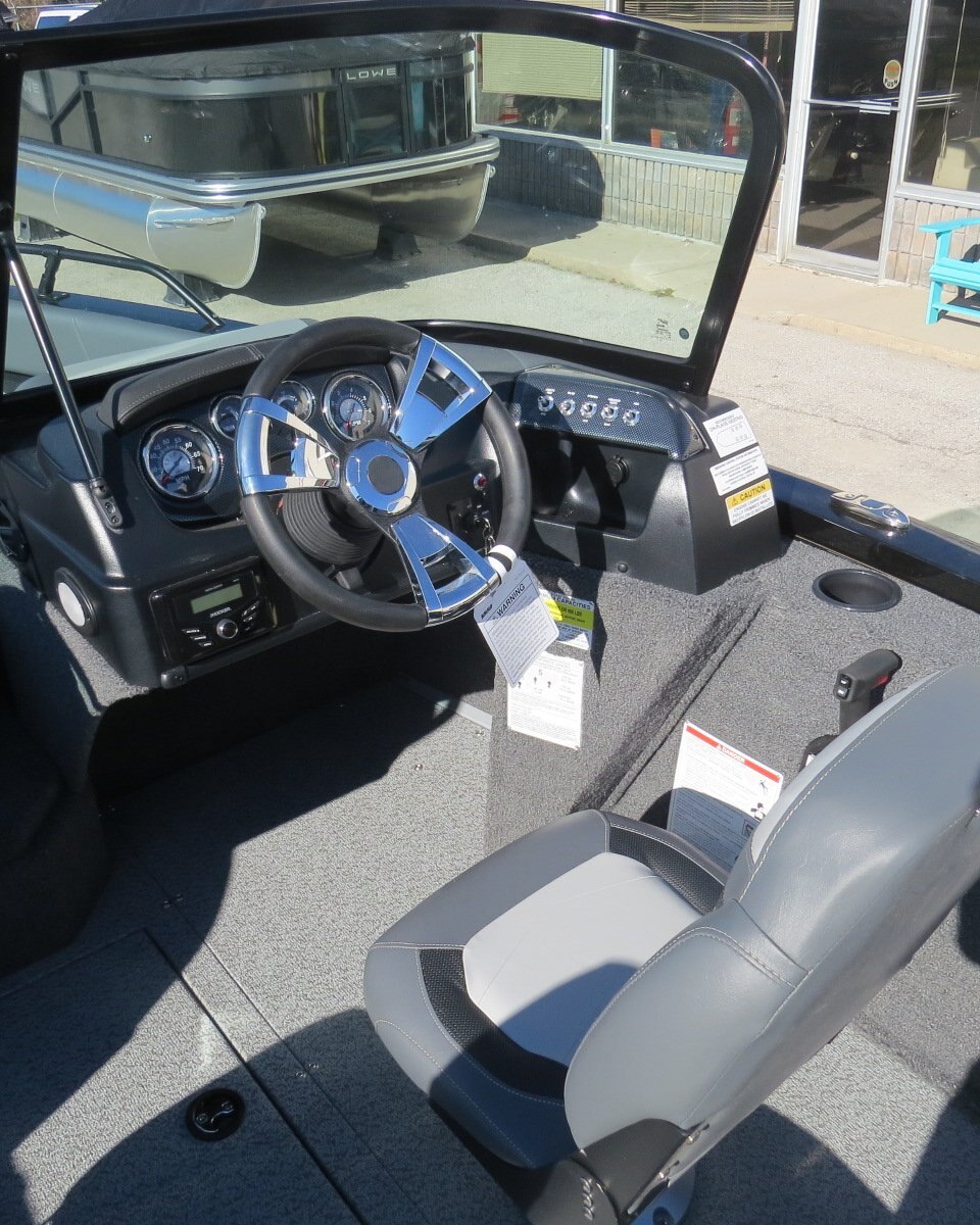 2025 LOWE BOATS FISH & SKI 1700