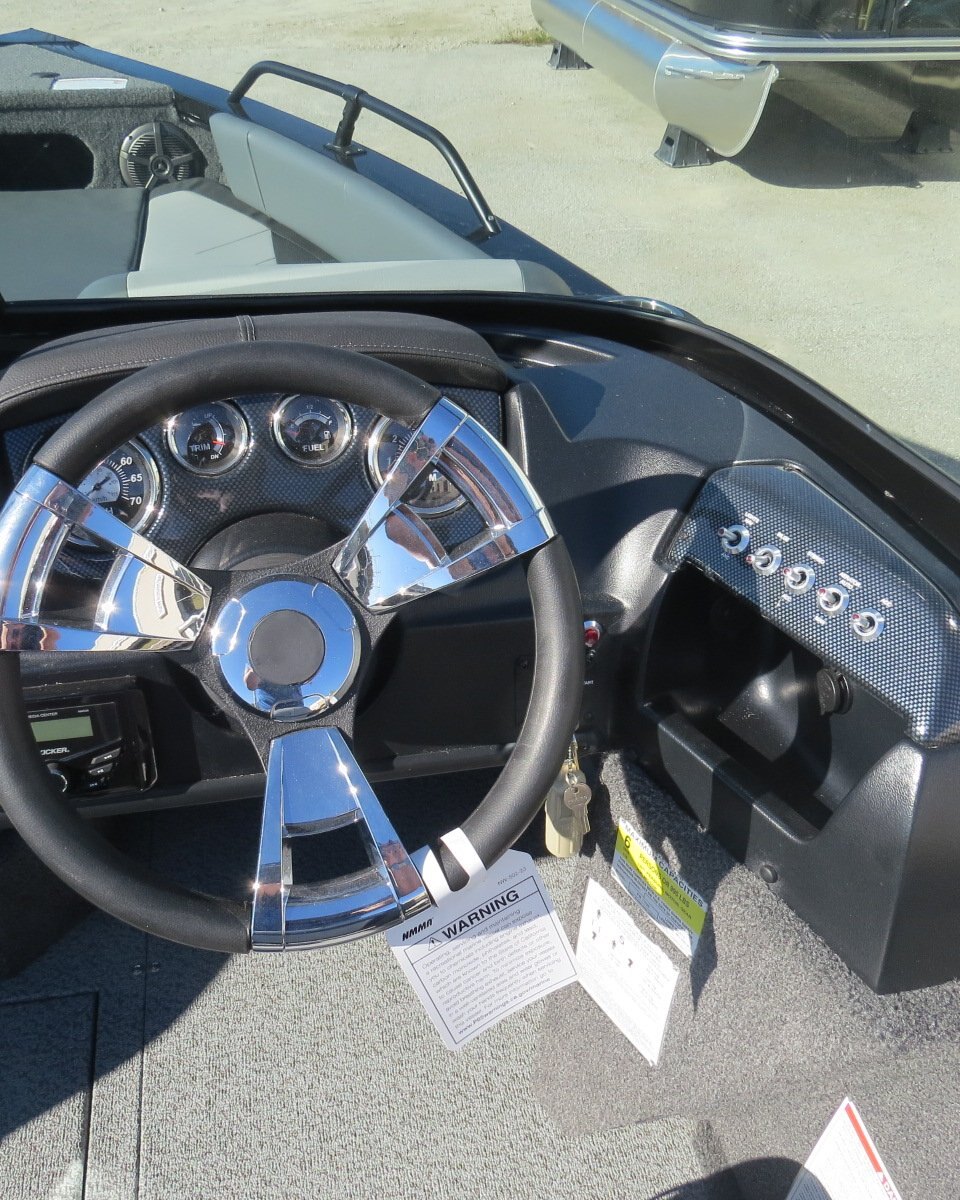 2025 LOWE BOATS FISH & SKI 1700