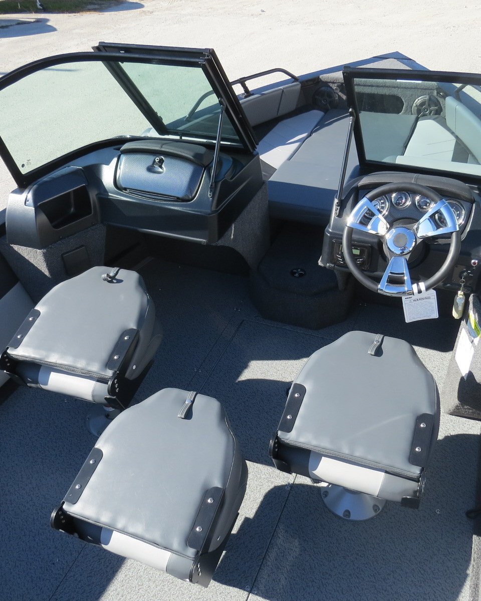 2025 LOWE BOATS FISH & SKI 1700