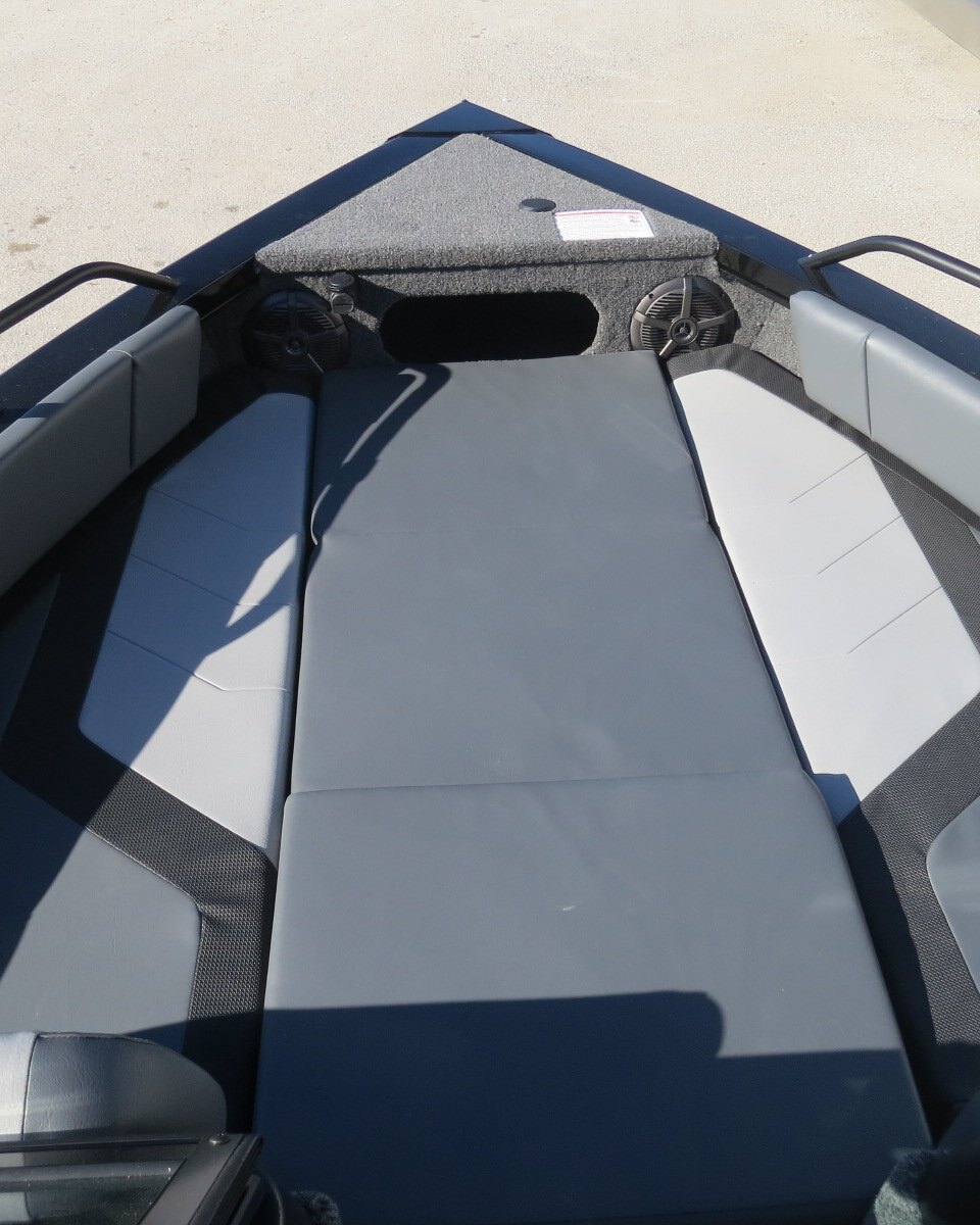 2025 LOWE BOATS FISH & SKI 1700