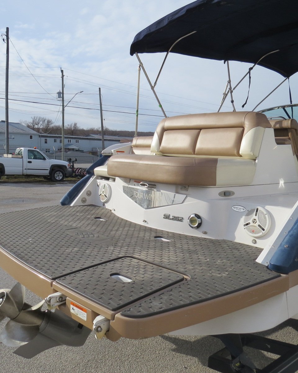 2009 Four Winns SL262