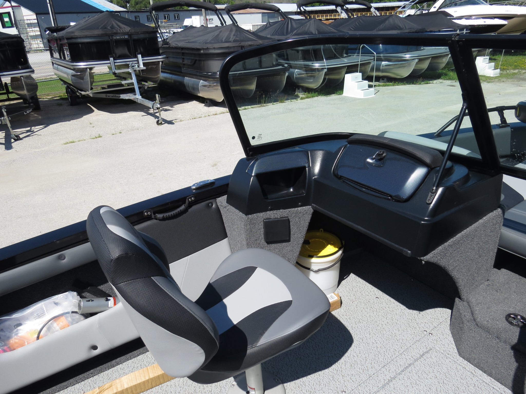 2026 LOWE BOATS FISH & SKI 17